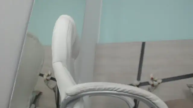 Snapshot of sussy_leon chatting on 02/25/25, 06:44 sussy leon online show from 02/25/25, 06:44