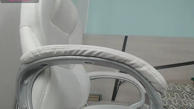 Snapshot of sussy_leon chatting on 02/20/25, 03:19 sussy leon online show from 02/20/25, 03:19