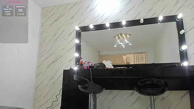 ElisabethMassey online show from 12/17/25, 03:28