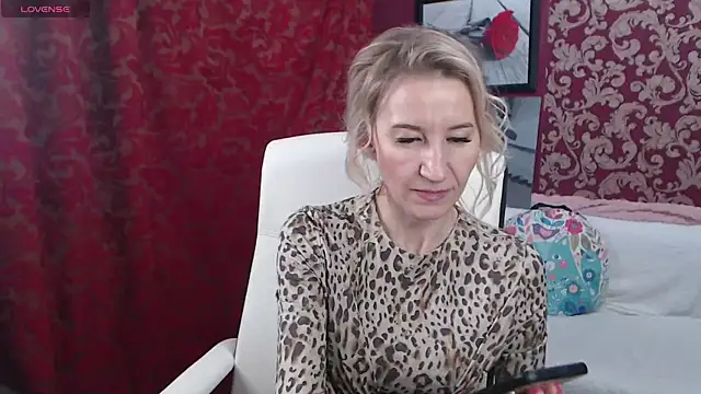 Snapshot of Sofia_Soul chatting on 02/24/25, 10:03 Sofia Soul online show from 02/24/25, 10:03