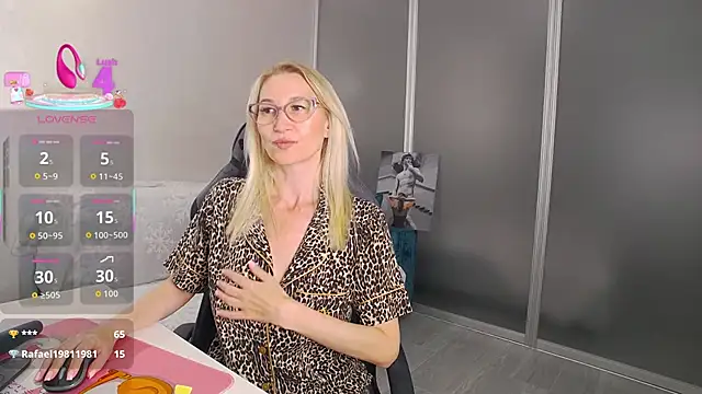 Snapshot of Sofia_Soul chatting on 09/08/25, 06:18 Sofia Soul online show from 09/08/25, 06:18