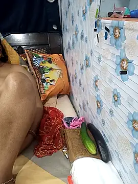 Snapshot of tina8th chatting on 12/16/25, 04:44 tina8th online show from 12/16/25, 04:44