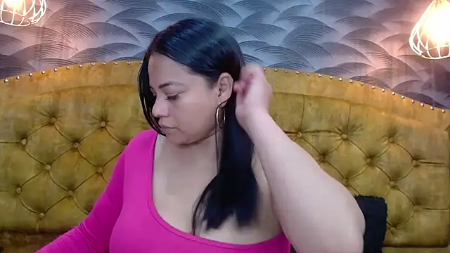 Snapshot of NahomiFireSex chatting on 11/23/25, 04:11 NahomiFireSex online show from 11/23/25, 04:11