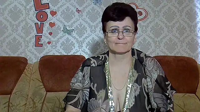 PaulaGolden online show from 10/17/25, 07:44