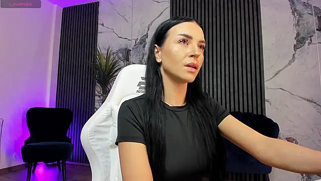 Snapshot of Just_Mira_ chatting on 03/21/25, 05:32 Just Mira online show from 03/21/25, 05:32