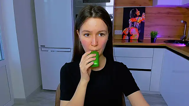 Snapshot of ameli_moon chatting on 03/19/25, 02:13 ameli moon online show from 03/19/25, 02:13