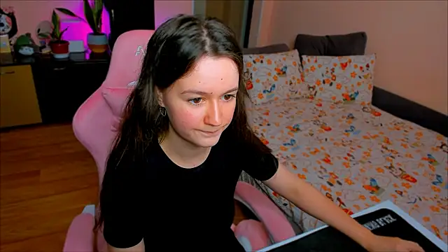 Snapshot of ameli_moon chatting on 10/11/25, 03:13 ameli moon online show from 10/11/25, 03:13