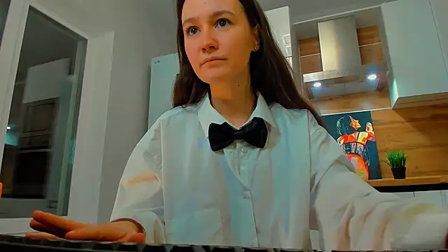 Snapshot of ameli_moon chatting on 01/14/25, 04:08 ameli moon online show from 01/14/25, 04:08