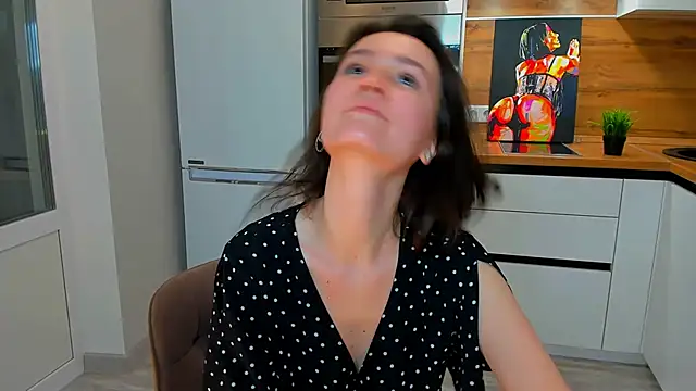 Snapshot of ameli_moon chatting on 01/21/25, 03:43 ameli moon online show from 01/21/25, 03:43