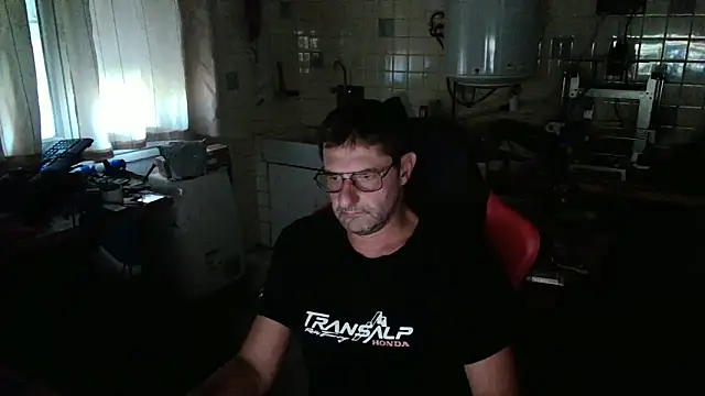 Snapshot of snork80 chatting on 09/18/25, 04:32 snork80 online show from 09/18/25, 04:32