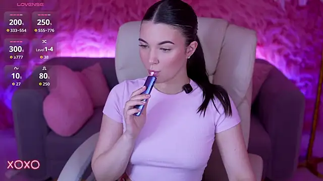 YourLolaBunny online show from 04/28/26, 01:04