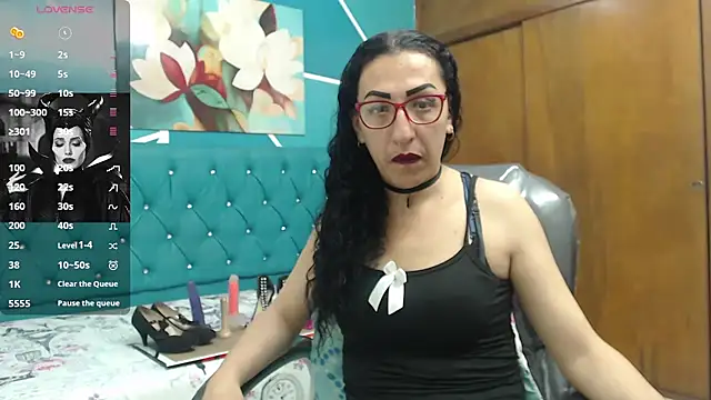 Snapshot of sabrina_dupont chatting on 10/17/25, 12:51 sabrina dupont online show from 10/17/25, 12:51