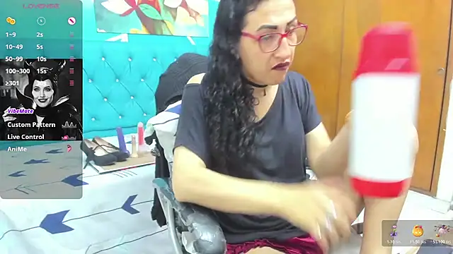 Snapshot of sabrina_dupont chatting on 10/26/25, 01:00 sabrina dupont online show from 10/26/25, 01:00