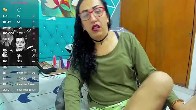 Snapshot of sabrina_dupont chatting on 10/29/25, 12:48 sabrina dupont online show from 10/29/25, 12:48