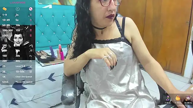 Snapshot of sabrina_dupont chatting on 10/25/25, 12:50 sabrina dupont online show from 10/25/25, 12:50