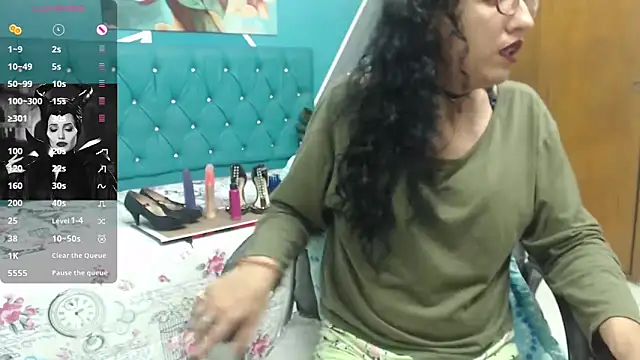 Snapshot of sabrina_dupont chatting on 10/18/25, 12:51 sabrina dupont online show from 10/18/25, 12:51