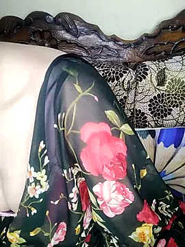 Snapshot of Fair-magic-woman chatting on 09/24/25, 05:52 Fair-magic-woman online show from 09/24/25, 05:52