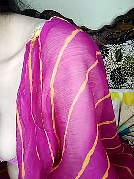 Snapshot of Fair-magic-woman chatting on 09/21/25, 06:02 Fair-magic-woman online show from 09/21/25, 06:02