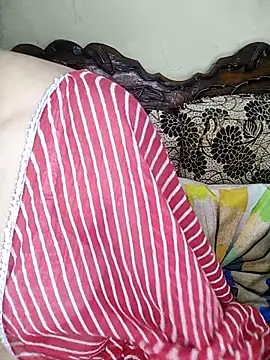 Snapshot of Fair-magic-woman chatting on 10/05/25, 05:47 Fair-magic-woman online show from 10/05/25, 05:47