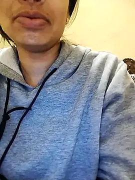 Snapshot of Fair-magic-woman chatting on 02/14/26, 04:18 Fair-magic-woman online show from 02/14/26, 04:18