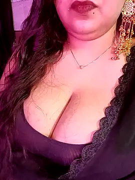 Snapshot of Suhanakhan00 chatting on 05/17/26, 08:20 Suhanakhan00 online show from 05/17/26, 08:20