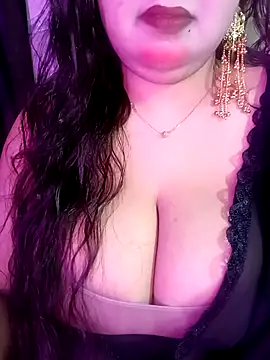 Snapshot of Suhanakhan00 chatting on 05/18/26, 11:04 Suhanakhan00 online show from 05/18/26, 11:04
