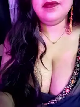 Snapshot of Suhanakhan00 chatting on 05/04/26, 09:45 Suhanakhan00 online show from 05/04/26, 09:45