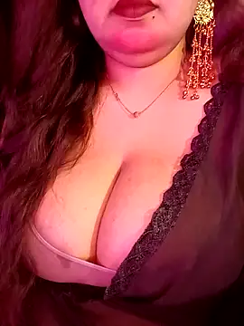 Snapshot of Suhanakhan00 chatting on 05/21/26, 05:43 Suhanakhan00 online show from 05/21/26, 05:43