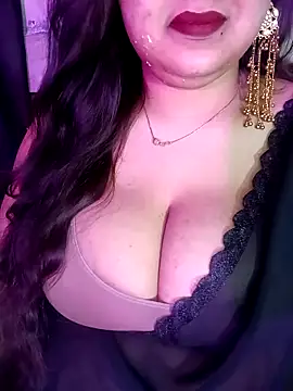 Snapshot of Suhanakhan00 chatting on 05/27/26, 12:34 Suhanakhan00 online show from 05/27/26, 12:34
