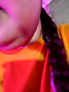 Snapshot of Suhanakhan00 chatting on 05/17/26, 08:03 Suhanakhan00 online show from 05/17/26, 08:03