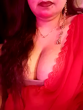 Snapshot of Suhanakhan00 chatting on 04/23/26, 10:11 Suhanakhan00 online show from 04/23/26, 10:11