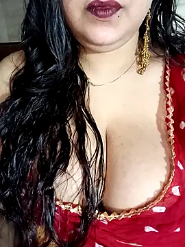 Snapshot of Suhanakhan00 chatting on 05/29/26, 12:33 Suhanakhan00 online show from 05/29/26, 12:33