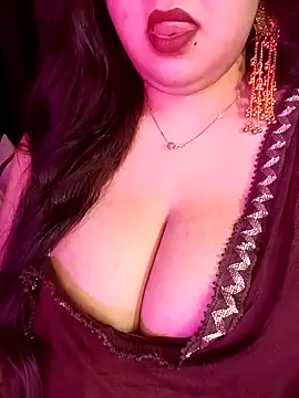 Snapshot of Suhanakhan00 chatting on 05/16/26, 10:36 Suhanakhan00 online show from 05/16/26, 10:36