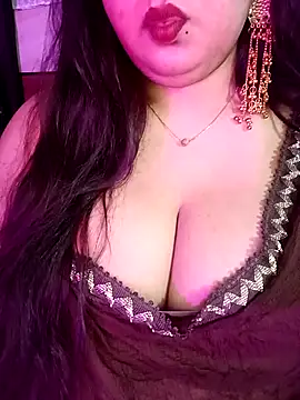 Snapshot of Suhanakhan00 chatting on 05/15/26, 11:19 Suhanakhan00 online show from 05/15/26, 11:19