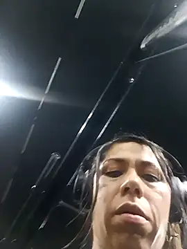 Snapshot of Karenn12 chatting on 11/06/25, 02:04 Karenn12 online show from 11/06/25, 02:04