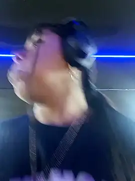 Snapshot of Karenn12 chatting on 11/05/25, 02:14 Karenn12 online show from 11/05/25, 02:14