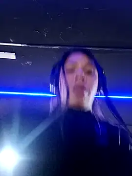 Snapshot of Karenn12 chatting on 10/31/25, 02:19 Karenn12 online show from 10/31/25, 02:19