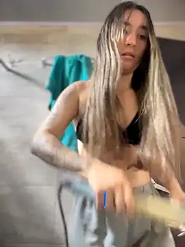 Sophie LS online show from 11/25/25, 03:23