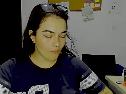Snapshot of Babe-sofi chatting on 07/20/26, 01:57 Babe-sofi online show from 07/20/26, 01:57