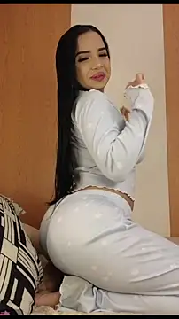 Snapshot of Alissfressa chatting on 06/12/26, 04:43 Alissfressa online show from 06/12/26, 04:43