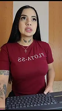 Snapshot of Alissfressa chatting on 06/19/26, 01:44 Alissfressa online show from 06/19/26, 01:44