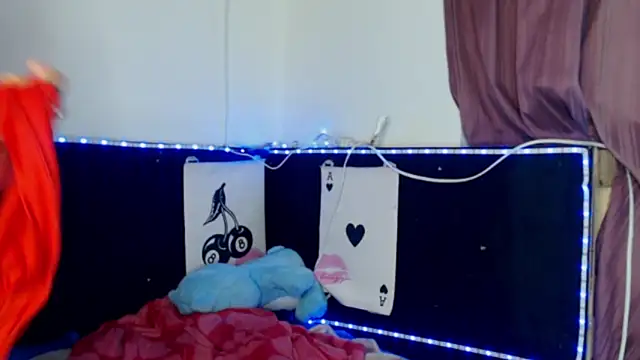 Snapshot of sarahtaylorr chatting on 05/29/26, 10:43 sarahtaylorr online show from 05/29/26, 10:43