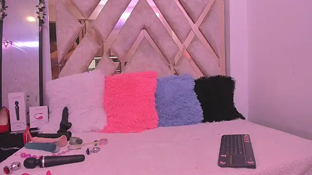 sarawiliamx online show from 11/23/25, 03:16