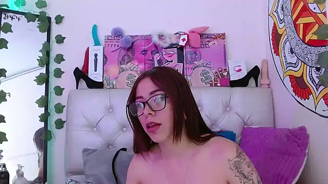 Snapshot of sarawiliamx chatting on 02/18/25, 08:38 sarawiliamx online show from 02/18/25, 08:38