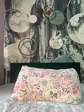 Laura Millf online show from 02/28/26, 02:06