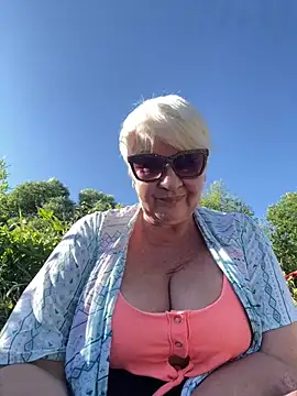 Snapshot of Laura_Millf chatting on 07/18/26, 02:47 Laura Millf online show from 07/18/26, 02:47