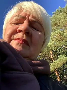 Laura Millf online show from 09/29/25, 01:28