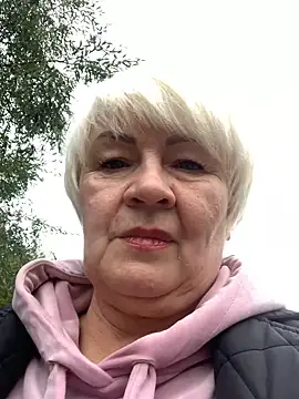 Laura Millf online show from 10/04/25, 10:06