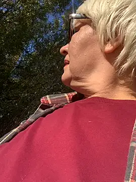 Laura Millf online show from 10/07/25, 11:22