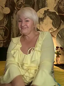 Laura Millf online show from 11/21/25, 04:39